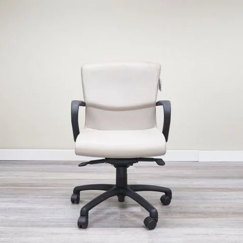 Used Bernhardt Mid-Back Conference Chair (Bone) CHE1697-004