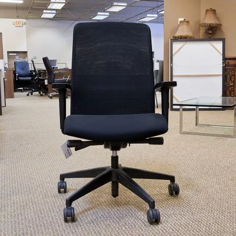 Used High Back Mesh Task Chair (Black) CHE1823-032 - Front Angle