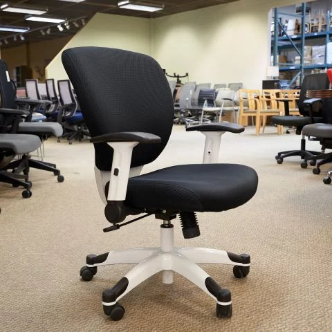 Used High Back Executive Office Chair (Black & White) CHE1841-002 - Front Angle