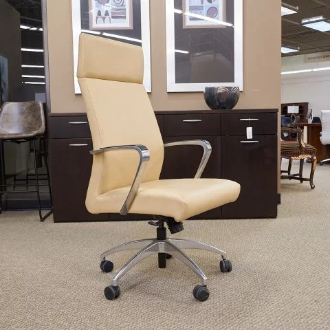 Used HighBack Leather Executive Chair (Light Butterscotch) CHE9999-1623