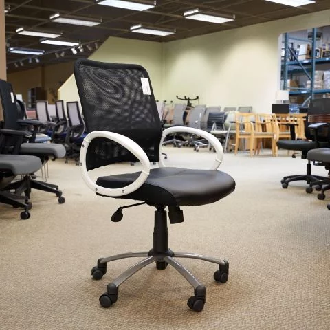 Used High Mesh Back Leather Seat Task Chair with White Arms (Black) CHE9999-1710 - Front angle