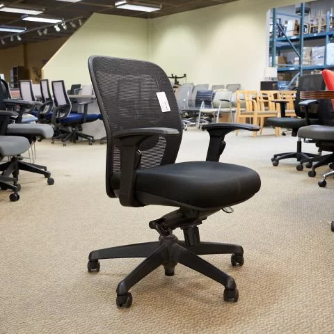 Used Mid-Back Mesh Fabric Task Chair (Black) CHT1846-003 - Front Angle