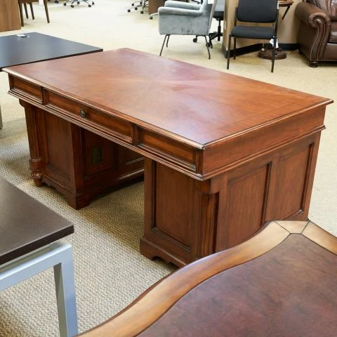 Used Traditional Straight Edge Desk (Walnut) DEE1819-002