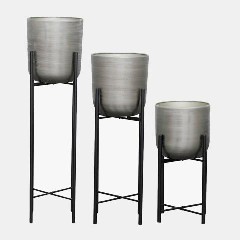 Sandlebridge 3 Metal Planters on Stand Set (Silver & Black) 