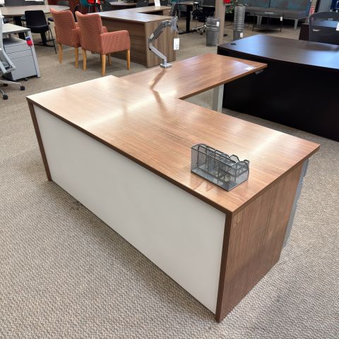 Used Haworth 72x30 L-Shape Desk with Height Adjustable Desk Return (Walnut & White) DEL1904-004