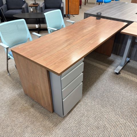 Used Haworth 72x30 U-Shape Desk with Adjustable Height Desk Bridge (Walnut & White) DEU1904-003