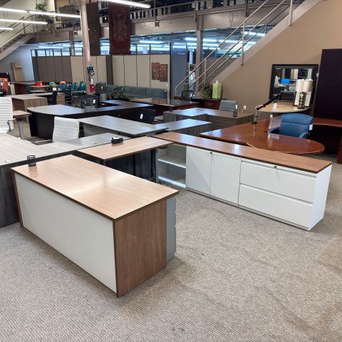 Used Haworth 72x30 U-Shape Desk with Adjustable Height Desk Bridge (Walnut & White) DEU1904-003