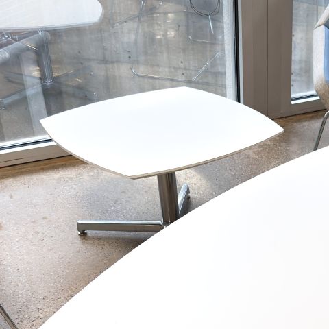 Used Arcadia 24"x24" Modern End Table (White & Chrome) OCC1904-007