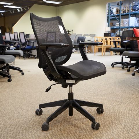 Used Mid-Back Mesh Task Chair with Carbon Fiber FX (Black) CHE1842-006 - Front Angle
