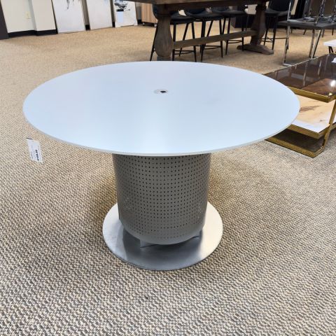 Used 42" Knoll Round Conference Table with Metal Base (Silver & Grey) CTB1853-013