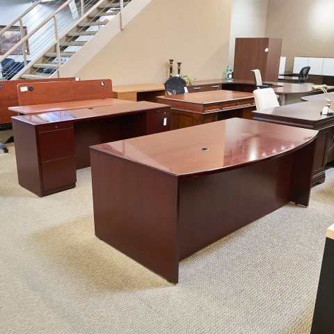 Used 36x72 Bow Top Executive Desk & Credenza Set (Mahogany) DEE9999-1637 - Front Angle