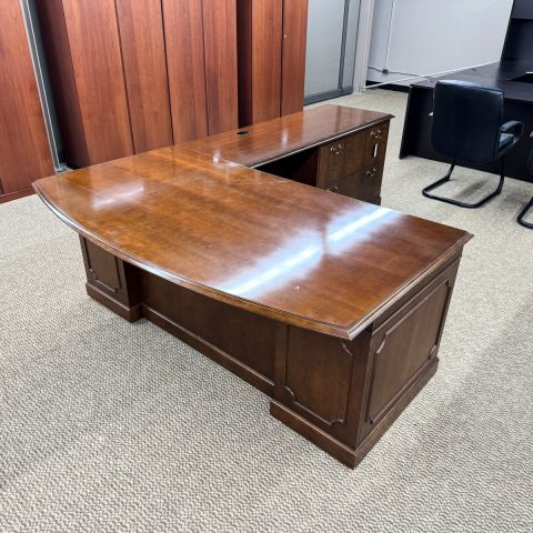 Used Traditional 72x36 Right L-Shape Bow Top Desk with 65" Return (Walnut) DEL1700-057