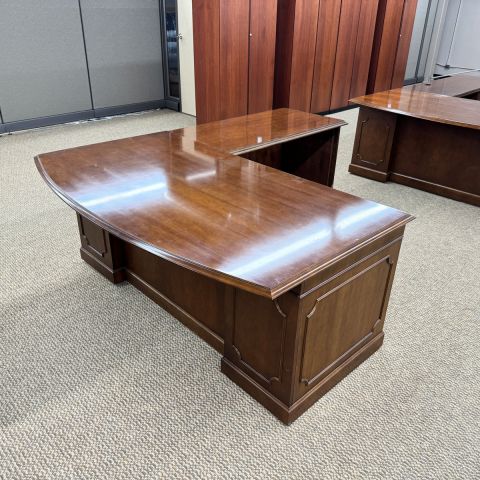 Used Traditional 72x36 Right L-Shape Bow Top Desk with 48" Return (Walnut) DEL1700-058