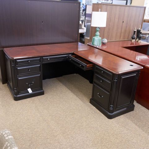 Used Traditional 68x24 Right L-Shaped Desk (Black & Mahogany) DEL1794-026
