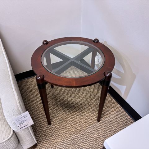 Used Traditional Round End Table with Glass (Cherry) OCC1865-007